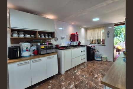 Casa de condomínio para alugar com 400m², 3 quartos e 3 vagasCozinha 