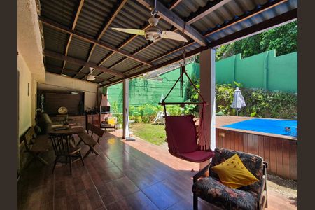 Casa de condomínio para alugar com 400m², 3 quartos e 3 vagasVaranda gourmet 