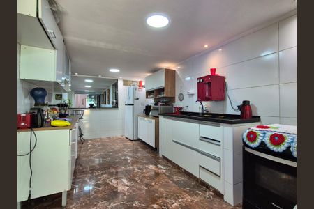 Casa de condomínio para alugar com 400m², 3 quartos e 3 vagasCozinha 