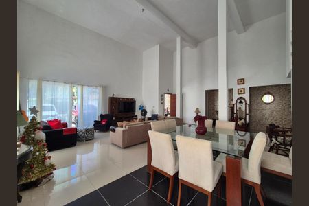 Casa de condomínio para alugar com 400m², 3 quartos e 3 vagasSala 