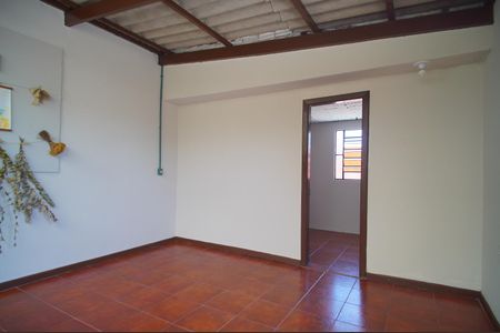 Casa à venda com 600m², 2 quartos e 1 vagaEscritório