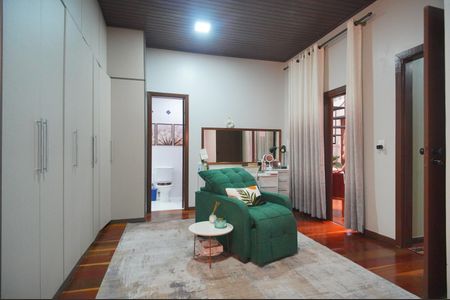 Casa à venda com 600m², 2 quartos e 1 vagaSuíte