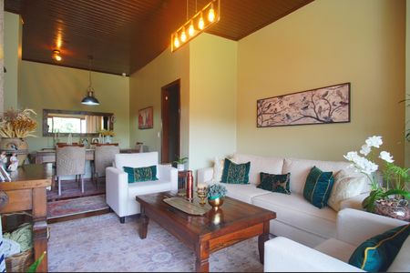 Casa à venda com 600m², 2 quartos e 1 vagaSala 