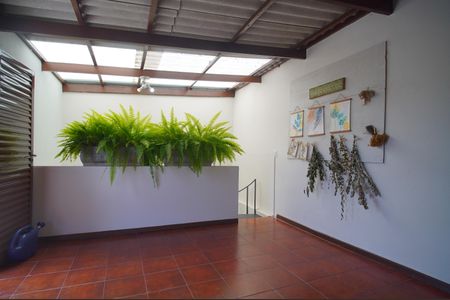 Casa à venda com 600m², 2 quartos e 1 vagaEscritório