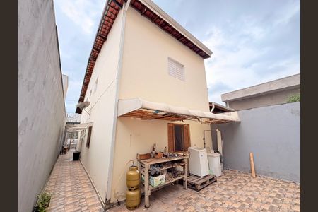 Casa à venda com 100m², 2 quartos e 1 vagaQuintal