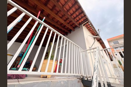 Casa à venda com 100m², 2 quartos e 1 vagaSacada da casa superior
