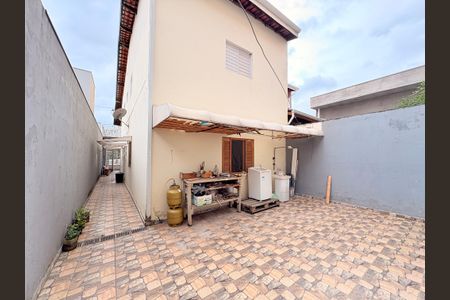 Casa à venda com 100m², 2 quartos e 1 vagaQuintal