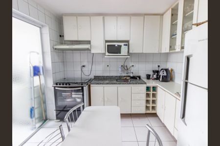 Apartamento à venda com 75m², 3 quartos e 2 vagas Apartamento à venda com 75m², 3 quartos e 2 vagasCozinha