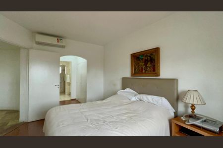 Apartamento para alugar com 165m², 3 quartos e 2 vagas Apartamento para alugar com 165m², 3 quartos e 2 vagasSuite