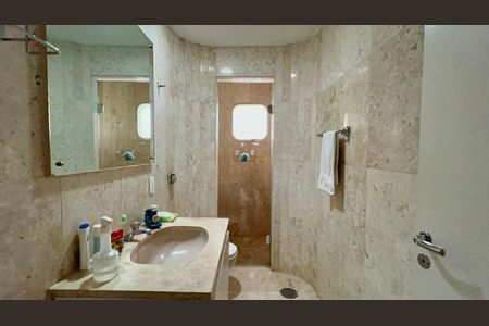 Apartamento para alugar com 165m², 3 quartos e 2 vagas Apartamento para alugar com 165m², 3 quartos e 2 vagasBanheiro