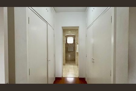 Apartamento para alugar com 165m², 3 quartos e 2 vagas Apartamento para alugar com 165m², 3 quartos e 2 vagasCloset da suíte