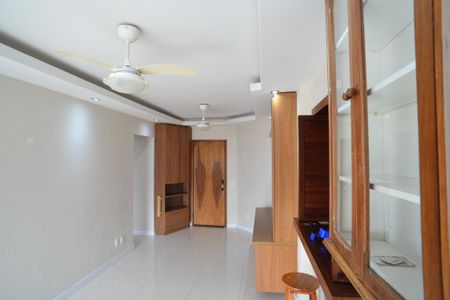 Sala de apartamento para alugar com 2 quartos, 67m² em Barra da Tijuca, Rio de Janeiro