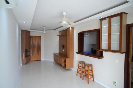 Sala de apartamento para alugar com 2 quartos, 67m² em Barra da Tijuca, Rio de Janeiro