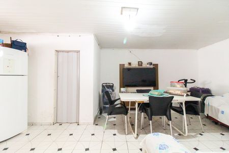 Sala de casa para alugar com 2 quartos, 250m² em Jardim Lucinda, São Paulo