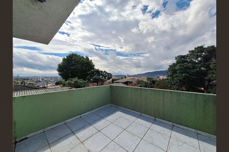 Casa à venda com 163m², 5 quartos e 3 vagasVaranda