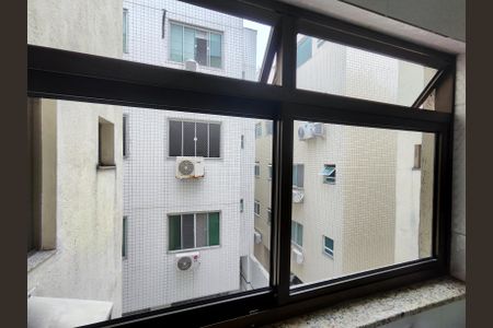 Apartamento à venda com 80m², 2 quartos e 2 vagasÁrea de Serviço Janela