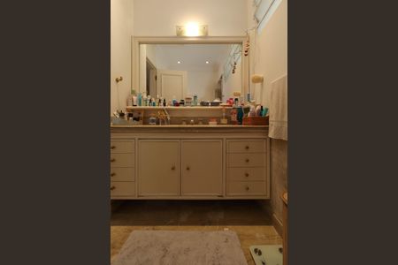 Apartamento à venda com 260m², 4 quartos e 2 vagasBanheiro