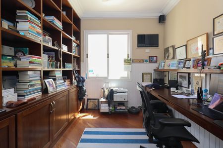 Apartamento à venda com 260m², 4 quartos e 2 vagasEscritório