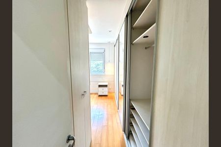 Apartamento à venda com 114m², 3 quartos e 2 vagas Apartamento à venda com 114m², 3 quartos e 2 vagasQuarto Suíte