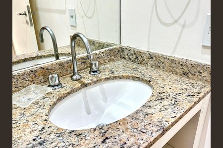 Apartamento à venda com 114m², 3 quartos e 2 vagas Apartamento à venda com 114m², 3 quartos e 2 vagasBanheiro 1