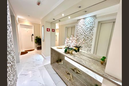 Apartamento à venda com 114m², 3 quartos e 2 vagas Apartamento à venda com 114m², 3 quartos e 2 vagasHall de entrada