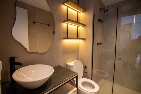 Banheiro de apartamento para alugar com 1 quarto, 37m² em Santo Amaro, São Paulo