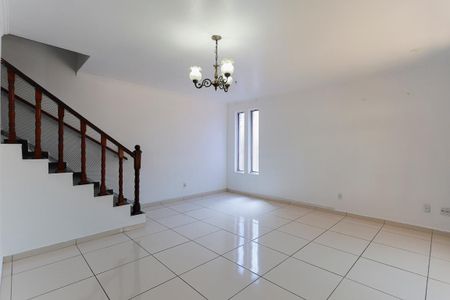 Sala de casa à venda com 3 quartos, 200m² em Vila Santa Maria, São Paulo