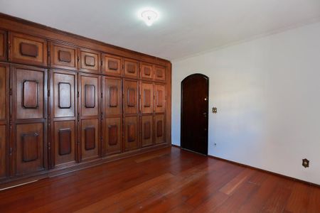 Casa à venda com 200m², 3 quartos e 3 vagasSuíte