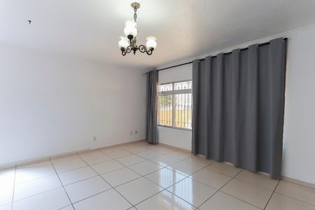 Sala de casa à venda com 3 quartos, 200m² em Vila Santa Maria, São Paulo