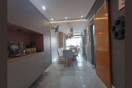 Casa à venda com 3 quartos, 155m² em Vila Carrão, São Paulo