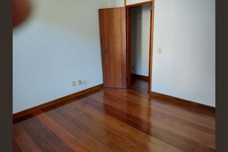 Casa à venda com 4 quartos, 370m² em Santo Antônio, Niterói