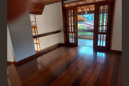 Casa à venda com 4 quartos, 370m² em Santo Antônio, Niterói