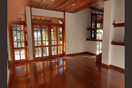 Casa à venda com 4 quartos, 370m² em Santo Antônio, Niterói