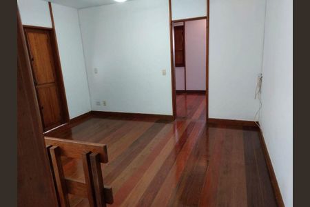 Casa à venda com 4 quartos, 370m² em Santo Antônio, Niterói