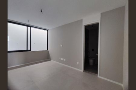 Casa de condomínio à venda com 715m², 6 quartos e 6 vagas Casa de condomínio à venda com 715m², 6 quartos e 6 vagasSuíte 5