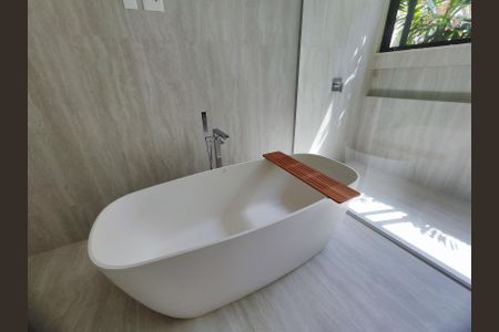 Casa de condomínio à venda com 715m², 6 quartos e 6 vagas Casa de condomínio à venda com 715m², 6 quartos e 6 vagasSuíte 1 Banheiro