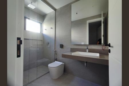 Casa de condomínio à venda com 715m², 6 quartos e 6 vagas Casa de condomínio à venda com 715m², 6 quartos e 6 vagasSuíte 4 Banheiro