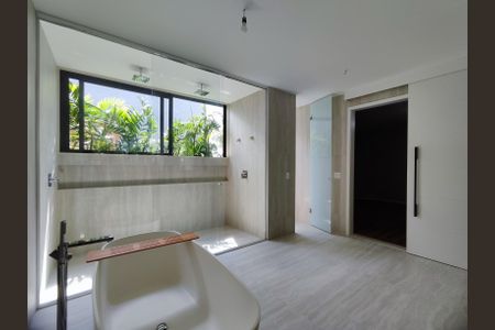 Casa de condomínio à venda com 715m², 6 quartos e 6 vagas Casa de condomínio à venda com 715m², 6 quartos e 6 vagasSuíte 1 Banheiro