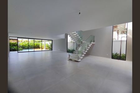 Sala 1 de casa de condomínio à venda com 6 quartos, 715m² em Barra da Tijuca, Rio de Janeiro