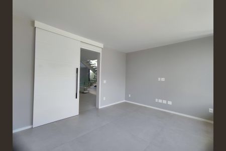 Casa de condomínio à venda com 715m², 6 quartos e 6 vagas Casa de condomínio à venda com 715m², 6 quartos e 6 vagasQuarto