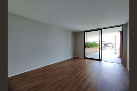 Casa de condomínio à venda com 715m², 6 quartos e 6 vagas Casa de condomínio à venda com 715m², 6 quartos e 6 vagasSuíte 3