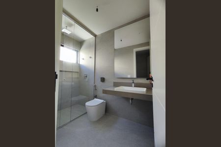 Casa de condomínio à venda com 715m², 6 quartos e 6 vagas Casa de condomínio à venda com 715m², 6 quartos e 6 vagasSuíte 4 Banheiro