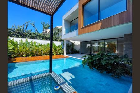 Casa de condomínio à venda com 715m², 6 quartos e 6 vagas Casa de condomínio à venda com 715m², 6 quartos e 6 vagasÁrea de Lazer