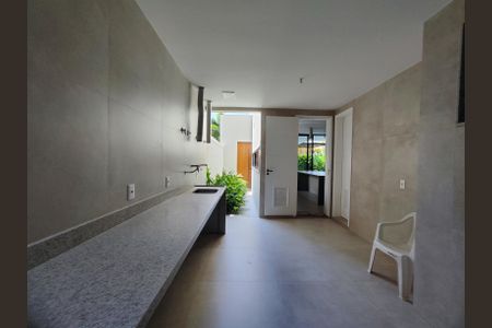 Casa de condomínio à venda com 715m², 6 quartos e 6 vagas Casa de condomínio à venda com 715m², 6 quartos e 6 vagasÁrea de Serviço