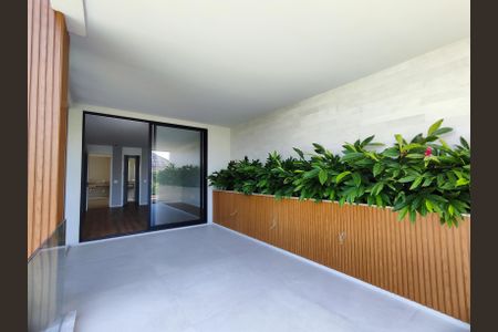 Casa de condomínio à venda com 715m², 6 quartos e 6 vagas Casa de condomínio à venda com 715m², 6 quartos e 6 vagasVaranda das Suítes 2 e 3