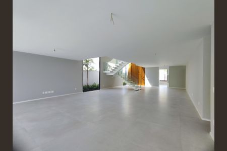 Casa à venda com 5 quartos, 715m² em Barra da Tijuca, Rio de Janeiro