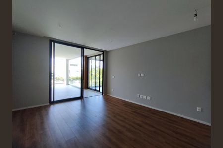 Casa de condomínio à venda com 715m², 6 quartos e 6 vagas Casa de condomínio à venda com 715m², 6 quartos e 6 vagasSuíte 3