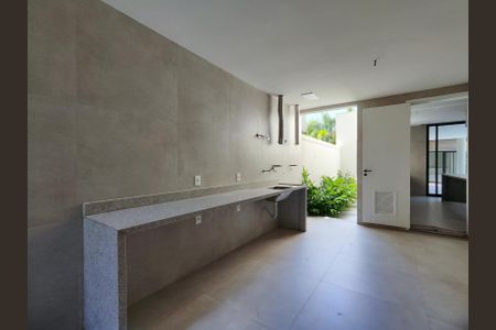 Casa de condomínio à venda com 715m², 6 quartos e 6 vagas Casa de condomínio à venda com 715m², 6 quartos e 6 vagasÁrea de Serviço