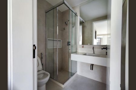 Casa de condomínio à venda com 715m², 6 quartos e 6 vagas Casa de condomínio à venda com 715m², 6 quartos e 6 vagasBanheiro de Serviço