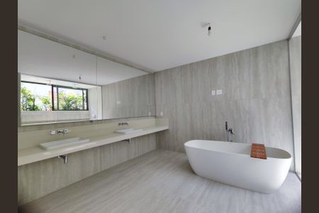 Casa de condomínio à venda com 715m², 6 quartos e 6 vagas Casa de condomínio à venda com 715m², 6 quartos e 6 vagasSuíte 1 Banheiro